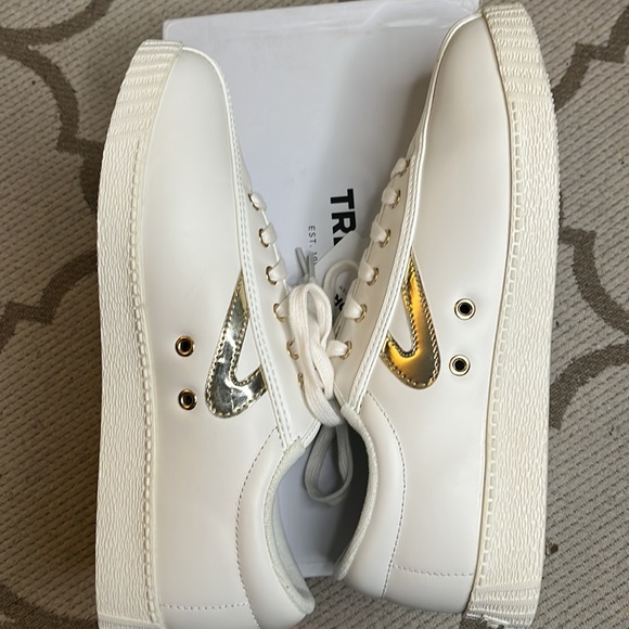 Tretorn Cream Sneakers with Gold Accents - Picture 12 of 14